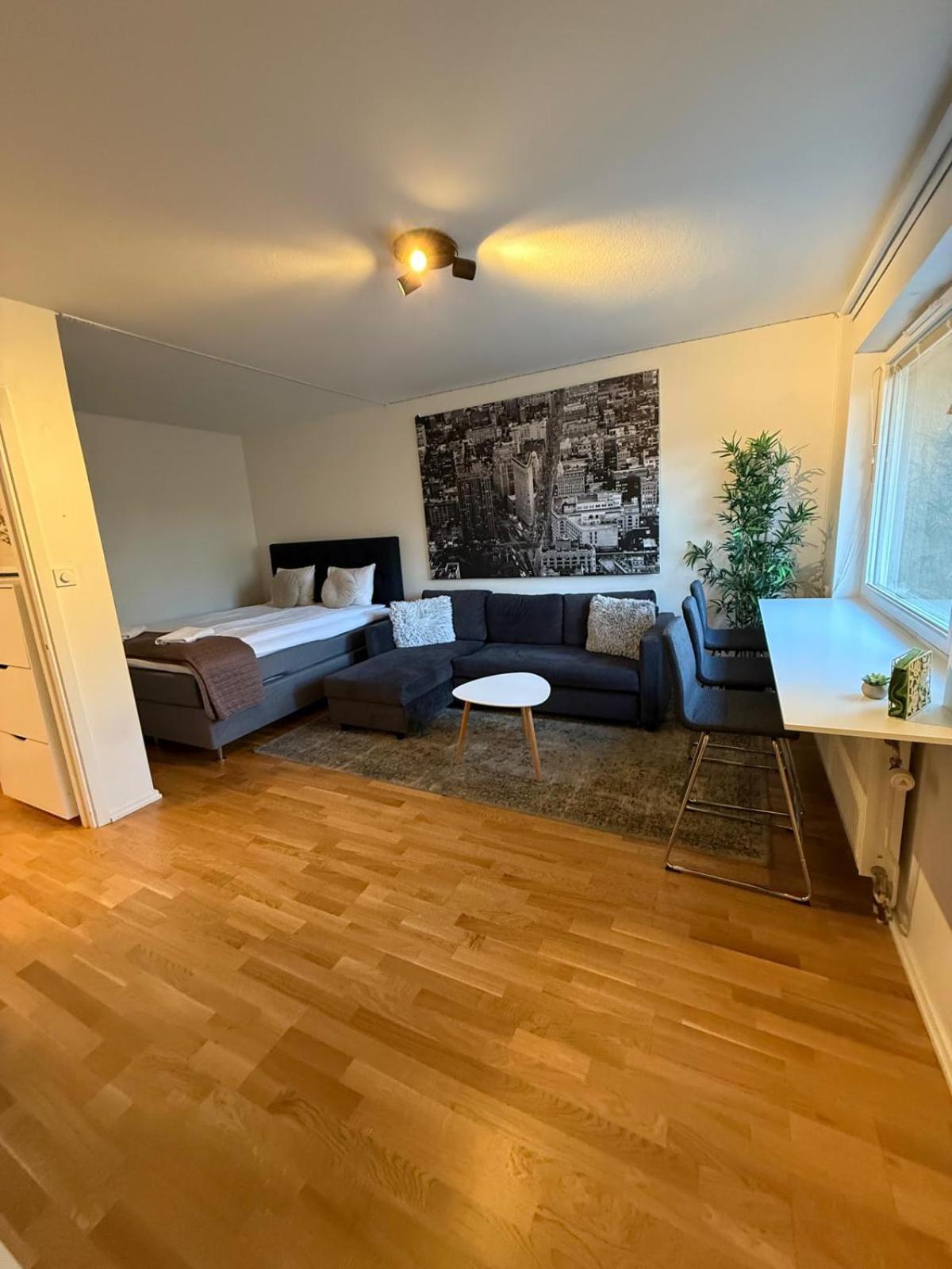 Naera Metro, Stranden Och Skogen. Estocolmo Exterior foto